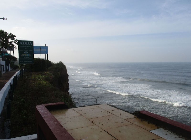 Varkala-Papanasham South Cliff Parking - Varkala-Papanasham South Cliff Parking, PPJ4+RV8, Varkala, Kerala 695141, India