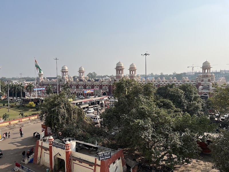 Lucknow NE - Lucknow NE, RWJC+W2H, Station Rd, Blunt Square, Cash and Pay Colony, Charbagh, Lucknow, Uttar Pradesh 226004, India