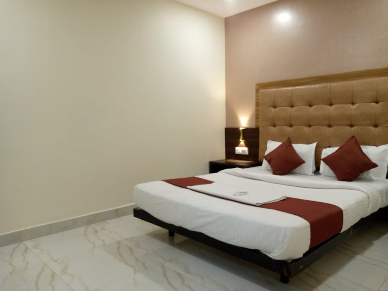 Tri hotel - Tri hotel 90 Feet Rd, Kandivali, Ganesh Nagar, Kandivali West, Mumbai, Maharashtra 400067, India