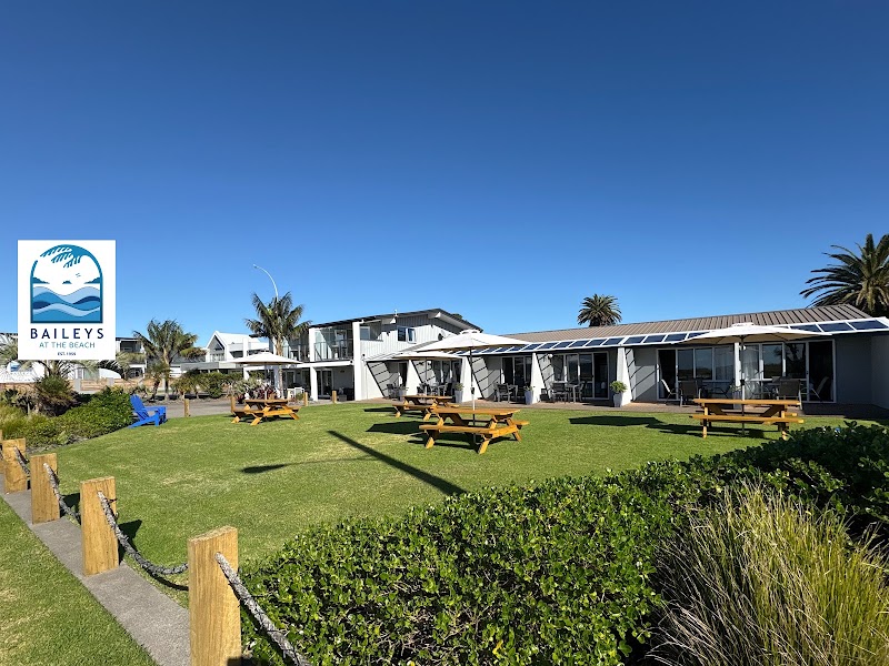 Baileys At The Beach Motel