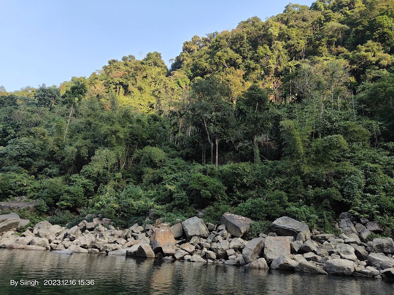 Dawki river boating stop point - Dawki river boating stop point 52VC+PG2 Riverside Campfire, Shnongpdeng, Dawki, Meghalaya 793109, India