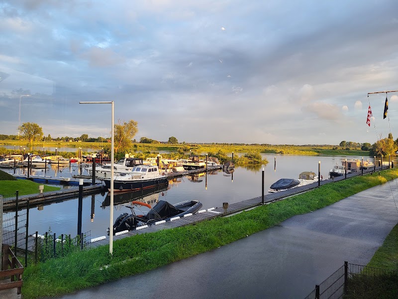 Restaurant Het Oude Veerhuis - Restaurant Het Oude Veerhuis Molendijk 1, 5324 BC Ammerzoden, Netherlands