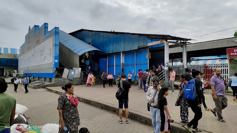 BORIVALI RAILWAY STATION - BORIVALI RAILWAY STATION, चिंचपाडा, बोरिवली, मुंबई, महाराष्ट्र 400066, India
