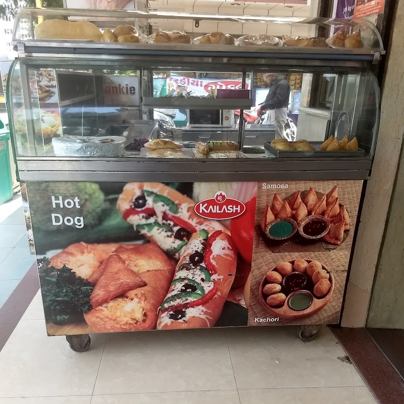 Kailash Sweets & Snacks - Kailash Sweets & Snacks, Shreenathji Apartment, Timaliawad, Nanpura, Surat, Gujarat 395001, India