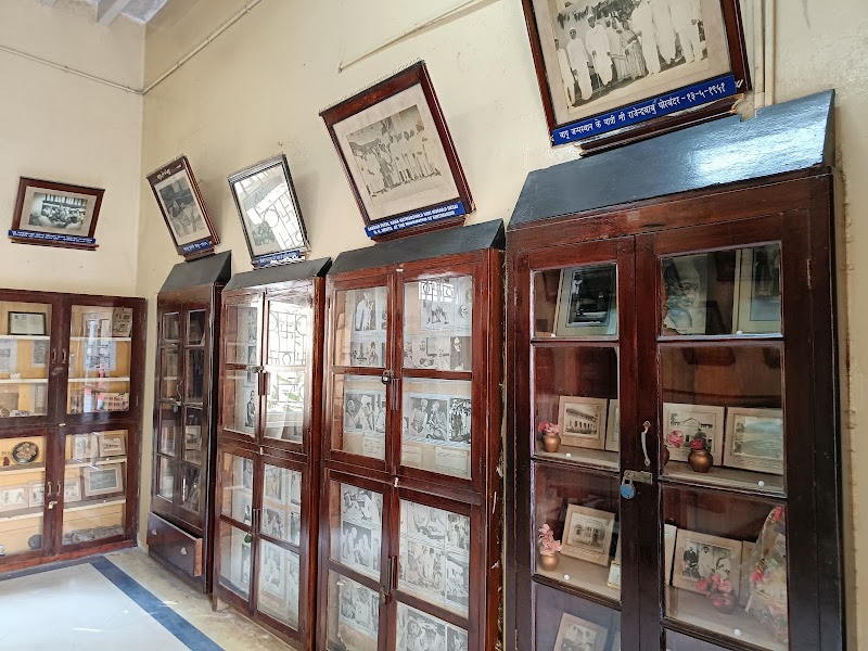 Kirti Mandir (Mahatma Gandhi's Birth Place) - Kirti Mandir (Mahatma Gandhi's Birth Place), JJR2+G8X, Kasturba Rd, Bhatia Bazar Old, Porbandar, Gujarat 360575, India