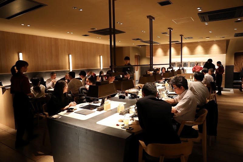 Momo Paradise Shinjuku Higashi-guchi
