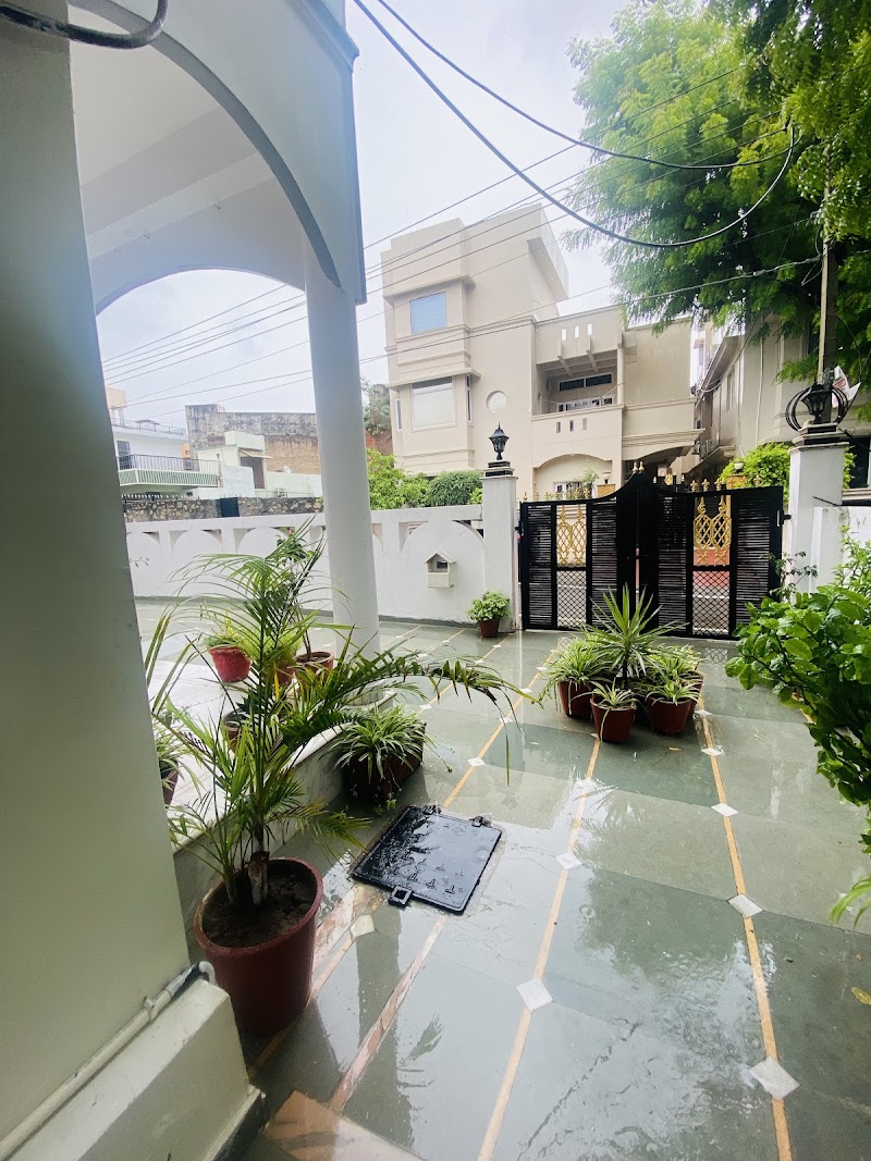 Heritage Homestay by Chunda Villa's - Heritage Homestay by Chunda Villa's Kharol Colony Gali No. 6, near Shiv Mandir, Adinath colony, Fatehpura, Udaipur, Rajasthan 313001, India