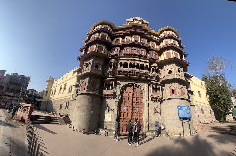 Rajwada Palace ( Rajwada Market - Rajwada Palace ( Rajwada Market Historical, 1 Rajwada Gali 2, Rajwada Chowk, Rajwada, Indore, Madhya Pradesh 452007, India