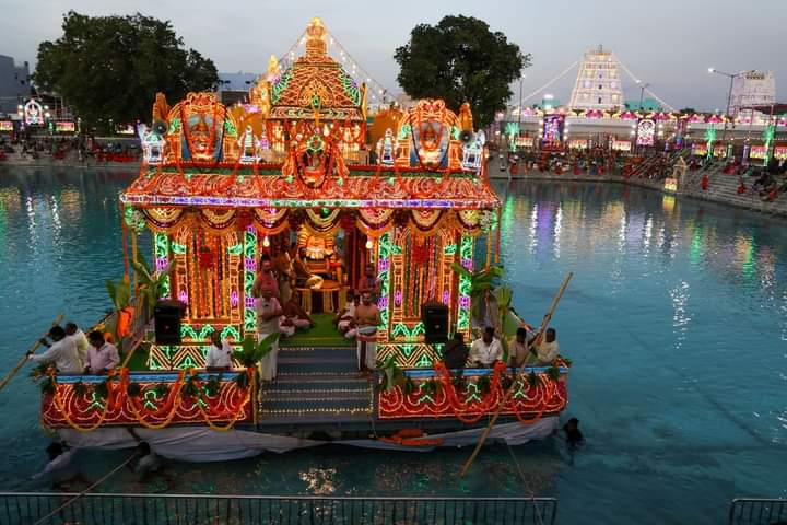 Sri Padmavati Ammavaari Temple, Tiruchanur (Alivelu Mangapuram) - Sri Padmavati Ammavaari Temple, Tiruchanur (Alivelu Mangapuram) Sannidhi St, Tiruchanur, Andhra Pradesh 517503, India