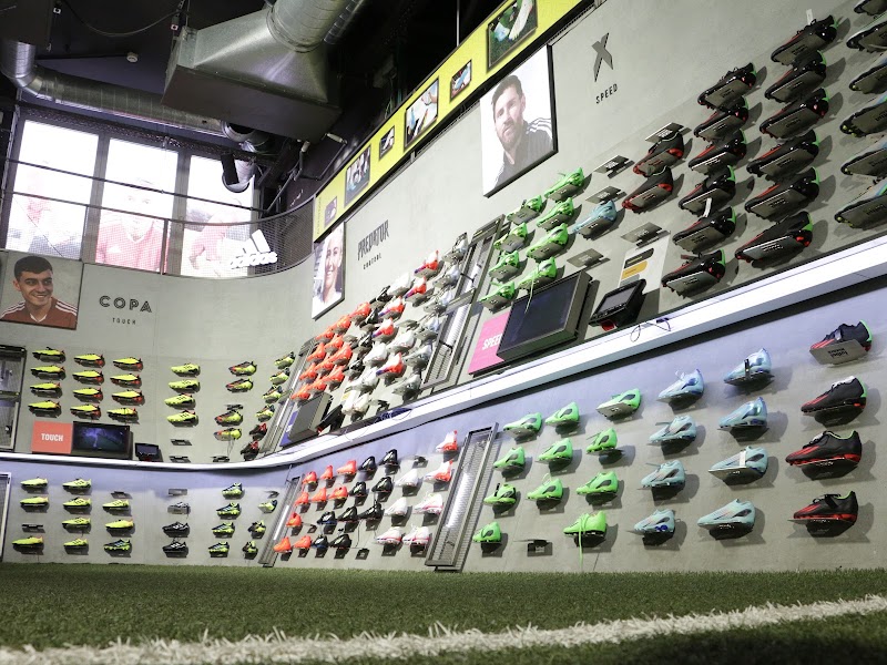 futbolmania - futbolmania, Rda. de Sant Pau, 25, Eixample, 08015 Barcelona, Spain
