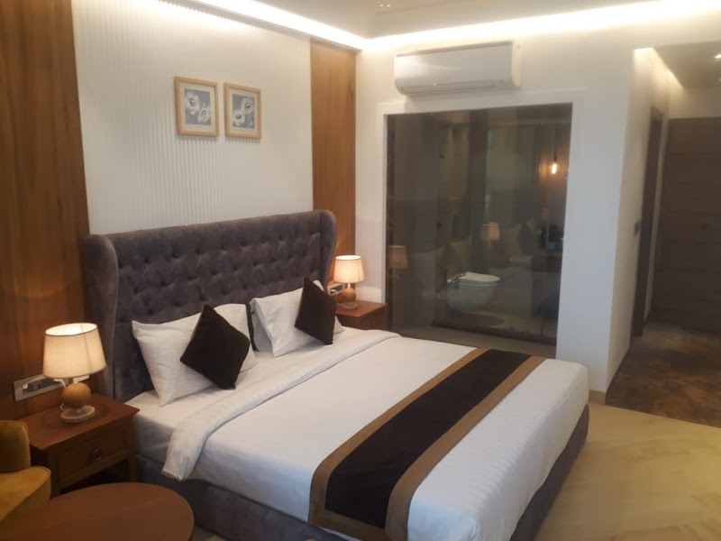 Hotel Notting Hill, Mussoorie (10 Min Walk From Mall Road With Car Parking) - Hotel Notting Hill, Mussoorie (10 Min Walk From Mall Road With Car Parking) Radisson Road, Library Chowk, Mall Rd, above Paid Parking, The Mall Road, Mussoorie, Uttarakhand 248179, India