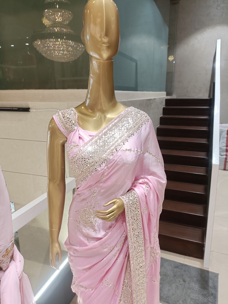 Patrani Sarees (sapna Sangeeta) - Patrani Sarees (sapna Sangeeta) Sapna Sangeeta, 19/1, Sapna Sangeeta Rd, near Bank of Baroda, Snehnagar, Indore, Madhya Pradesh 452001, India