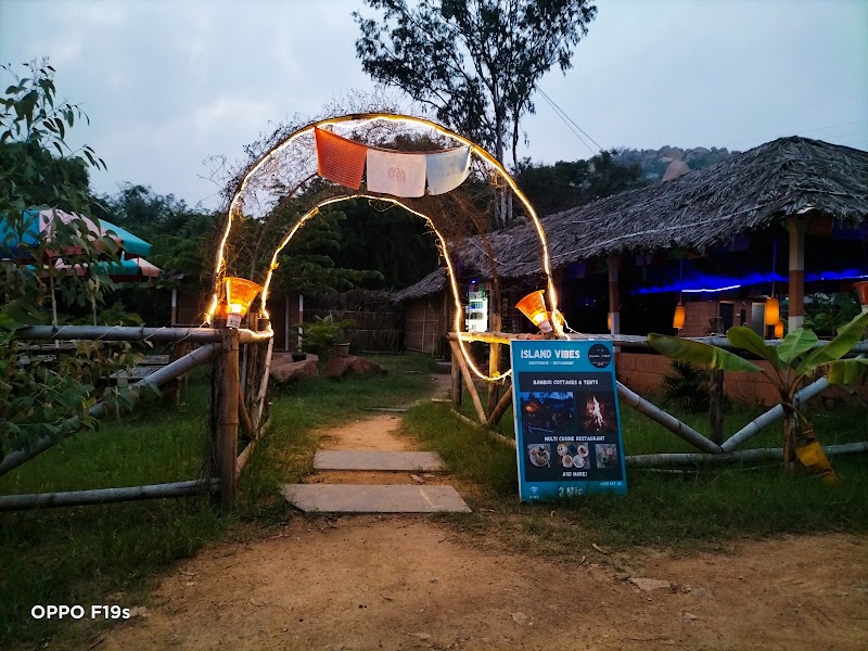 Island Vibes Hampi - Island Vibes Hampi Wine Shop Rd, Sanapur, Karnataka 583234, India