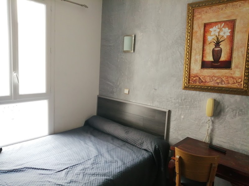 Hôtel de l'Aveyron - Hôtel de l'Aveyron 5 Rue d'Austerlitz, 75012 Paris, France