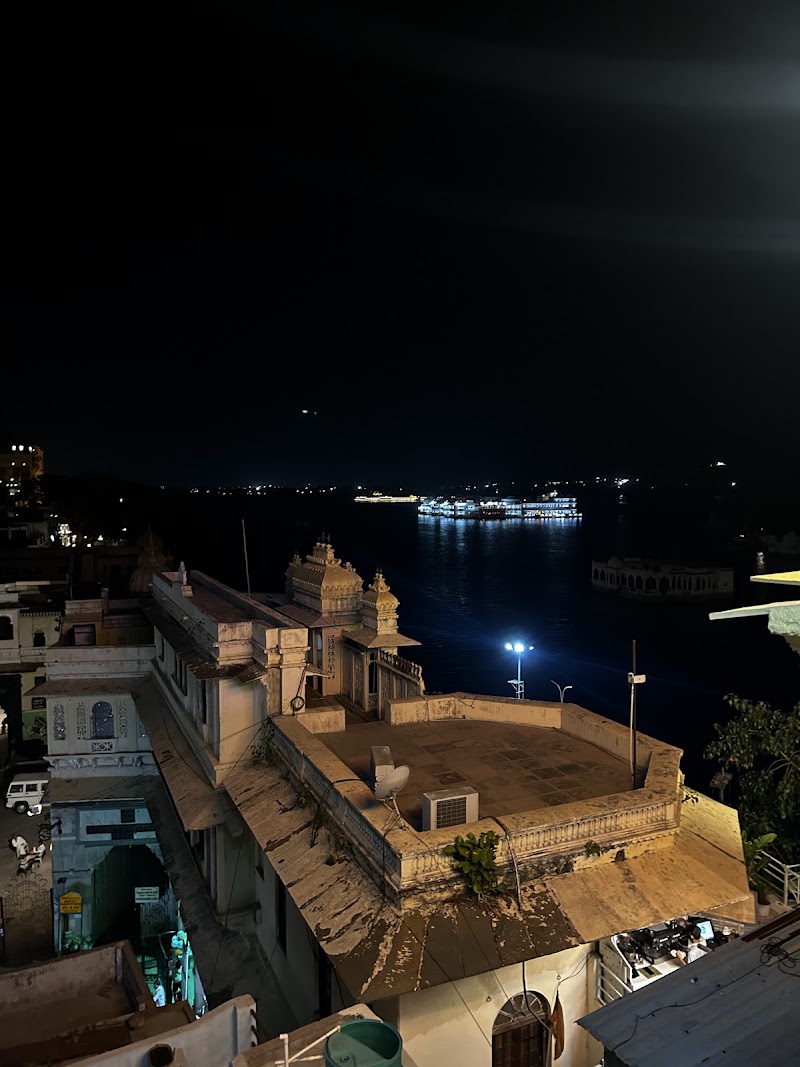 The Sky Lounge Udaipur - The Sky Lounge Udaipur Hotel Pichola Haveli Bagore Ki Haveli Museum, near Gangaur Ghat Marg, Hotel Gangaur Palace, Udaipur, Rajasthan 313004, India