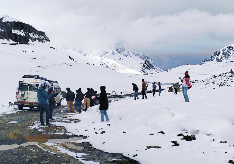 Ashtvinayak Travels - Ashtvinayak Travels, Under Hotel Snow Mountain, opposite to Tibetan monastery, Siyal, Manali, Himachal Pradesh 175131, India