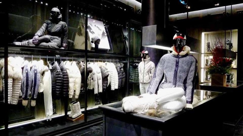 Moncler Frankfurt - Moncler Frankfurt, Goethestraße 25, 60313 Frankfurt am Main, Germany
