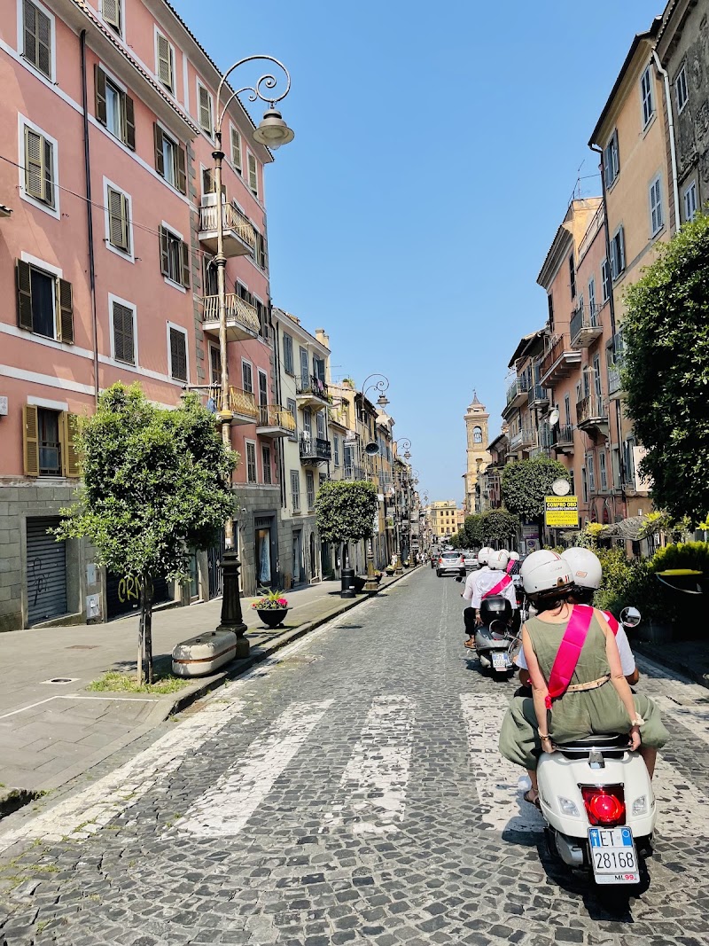 Scooteroma Tours - Private Vespa & Scooter tours of Rome - Scooteroma Tours - Private Vespa & Scooter tours of Rome, Via della Purificazione, 84, 00187 Roma RM, Italy