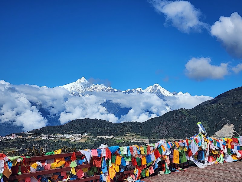 Meili Snow Mountain Lookout - Meili Snow Mountain Lookout, CWW6+GGH, Deqen, Diqing Tibetan Autonomous Prefecture, Yunnan, China, 674599