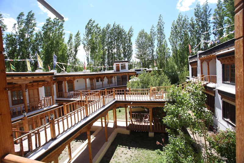 Lharisa Resort