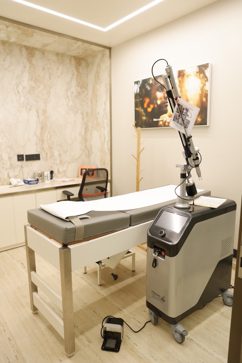 Dermcos Clinic - Dermcos Clinic 58, 972/18, Civil Line Rd, Mor Chowk, Sector 15, Gurugram, Haryana 122001, India