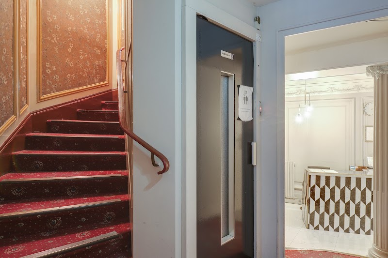 Hotel Des 3 Nations - Hotel Des 3 Nations 13 Rue du Château d'Eau, 75010 Paris, France