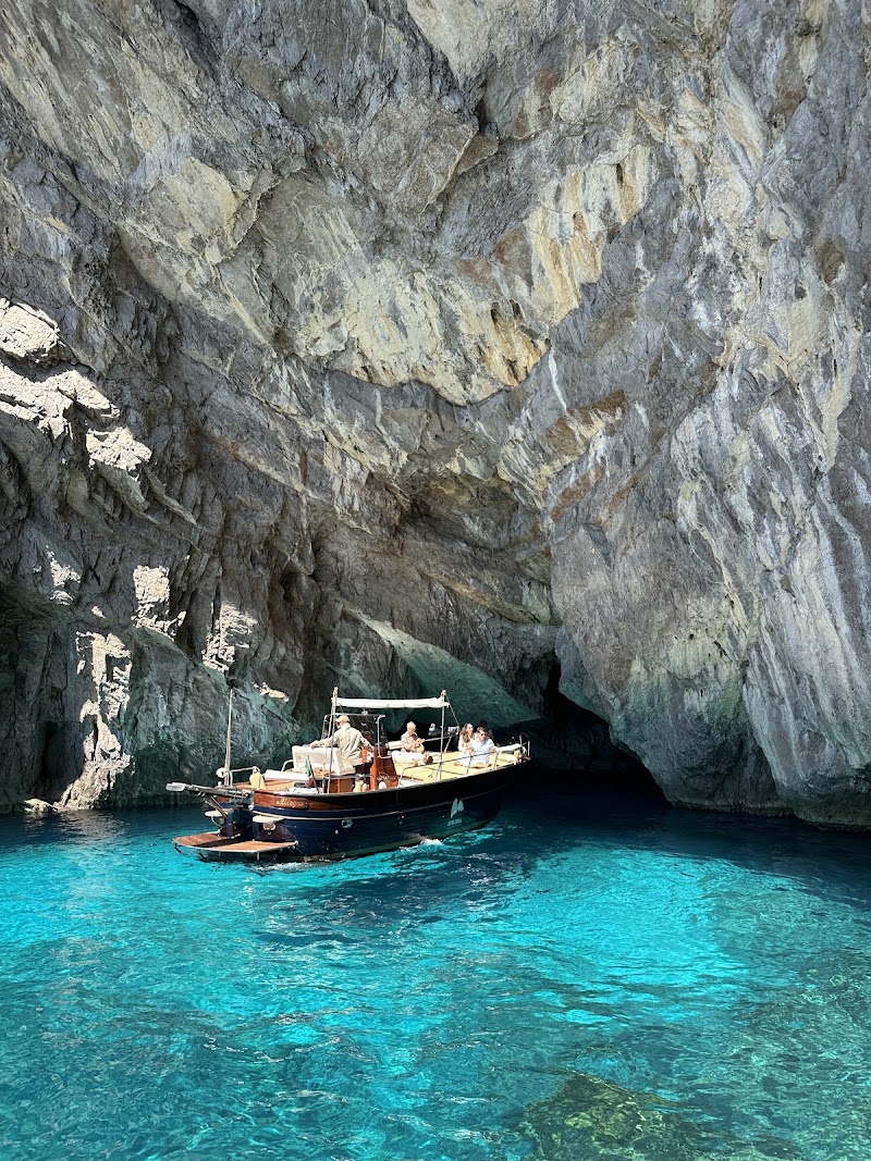 You Know! Sorrento - Amalfi coast - Capri - Ischia - You Know! Sorrento - Amalfi coast - Capri - Ischia Via Marina di Cassano, 19, 80063 Piano di Sorrento NA, Italy