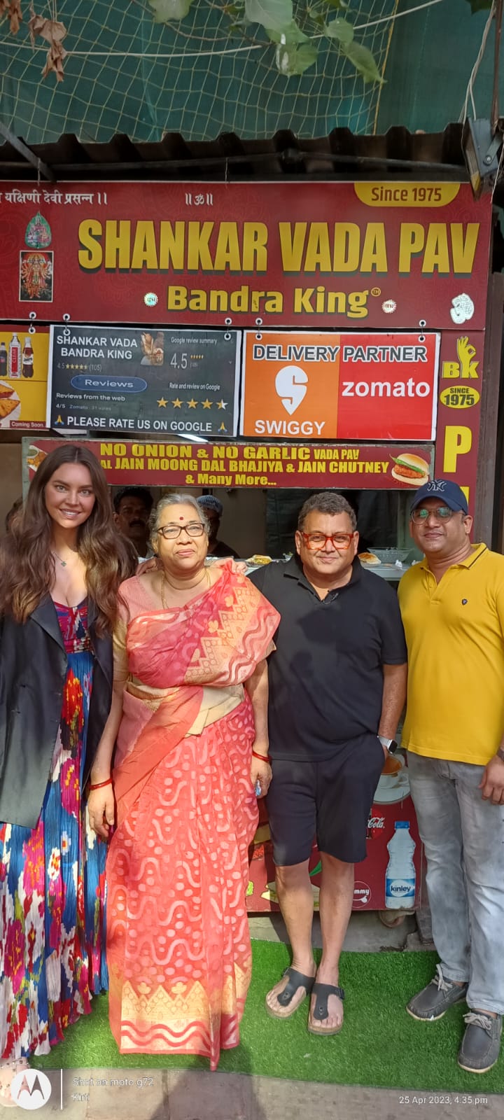 SHANKAR VADA PAV Now BANDRA KING - SHANKAR VADA PAV Now BANDRA KING Arey Energy Centre, Swami Vivekanand Rd, opp. LIC Branch, next to Jari Mari Mata Mandir, Bandra West, Mumbai, Maharashtra 400050, India