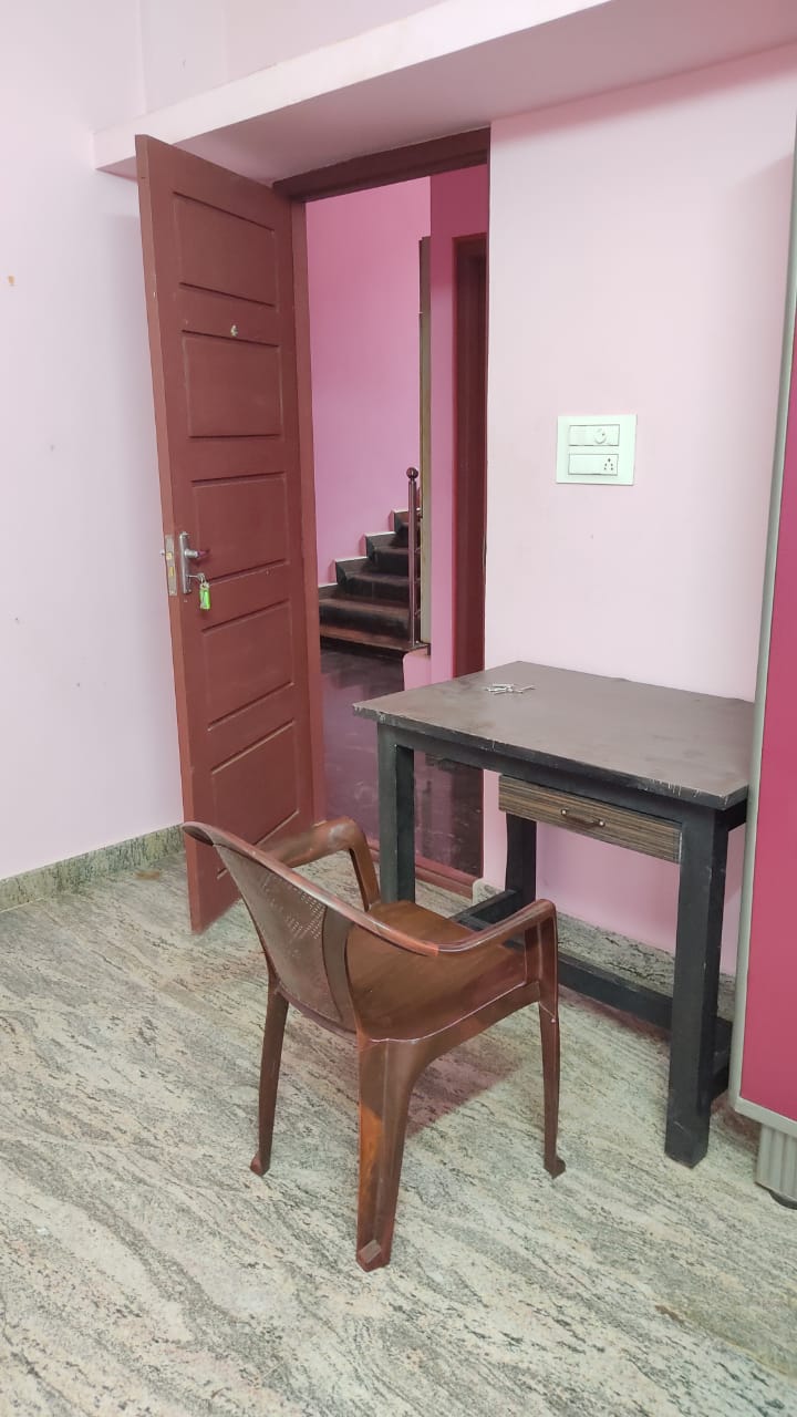 Rooms for rent ( single/ studio rooms) - Rooms for rent ( single/ studio rooms), 8QRQ+MH3, Manipal, Eshwar Nagar, Udupi, Karnataka 576104, India