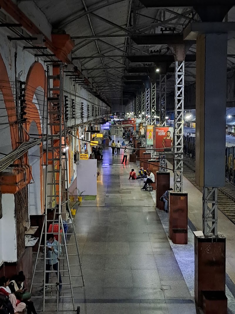 DDU Railway Station - DDU Railway Station, 74HC+J2F, Pandit Deen Dayal Upadhyaya Nagar, Uttar Pradesh 232101, India