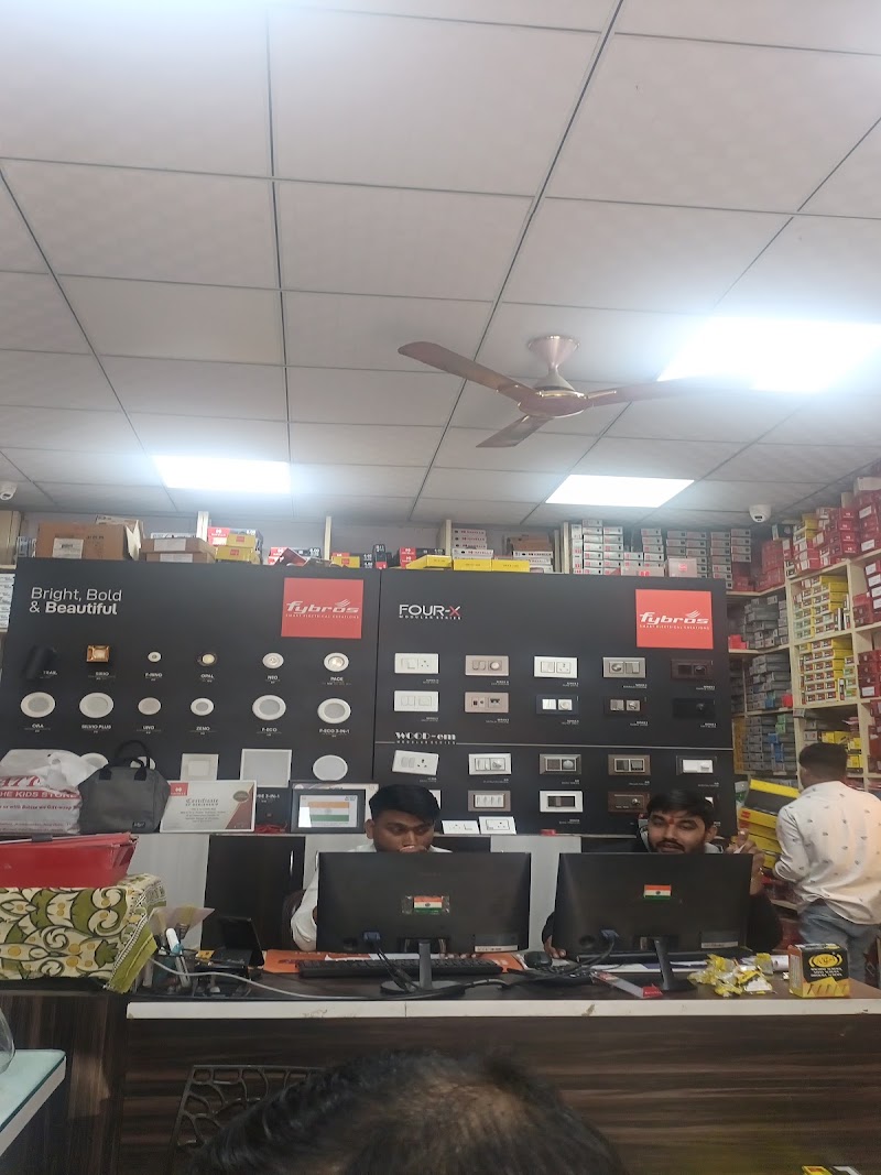 Max - Max Shipra Mall, Vaibhav Khand, Indirapuram, Ghaziabad, Uttar Pradesh 201014, India