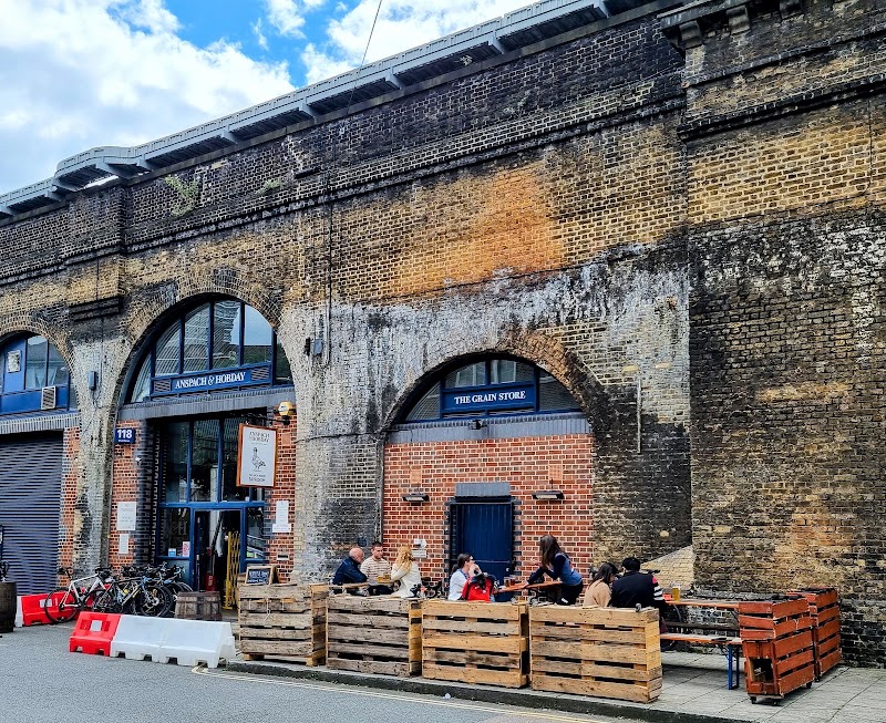 Anspach & Hobday: The Arch House - Anspach & Hobday: The Arch House, 118 Druid St, London SE1 2HH, UK