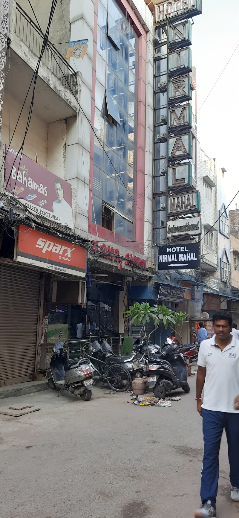 Hotel Nirmal Mahal - Hotel Nirmal Mahal 1519 Gali, Mushtaq Rai Khanna Marg, behind Vivek hotel, Bazar Sangatrashan, Mantola Mohalla, Aram Bagh, Paharganj, New Delhi, Delhi 110055, India