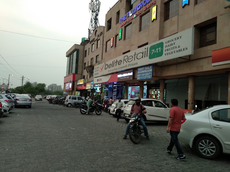 Sector 11 Market, Dwarka - Sector 11 Market, Dwarka, H2PV+QFW, Pocket 4, Sector 5, Dwarka, Delhi, 110075, India