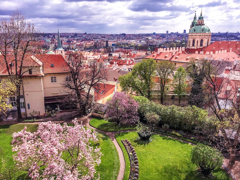 Paradise Garden - Paradise Garden, Zámecké schody, 118 00 Praha 1-Malá Strana, Czechia