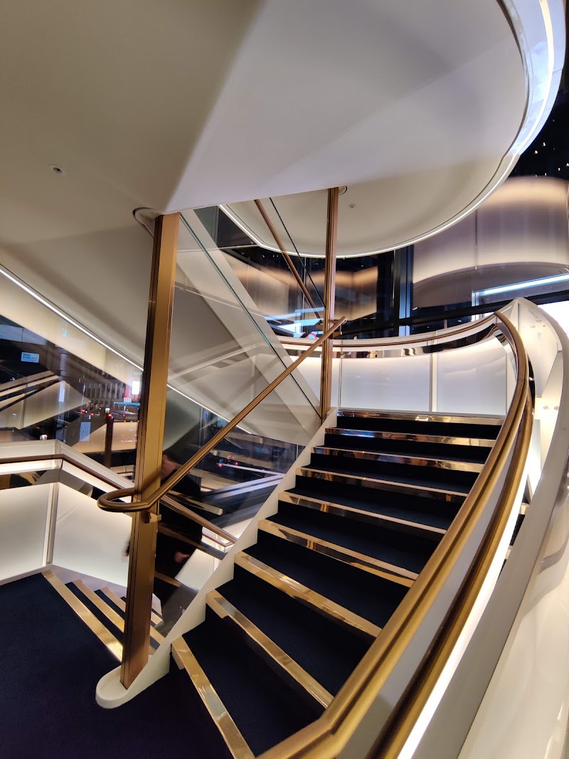 @sohoplace - @sohoplace, 4 Soho Pl, Charing Cross Rd, London W1D 3BG, UK