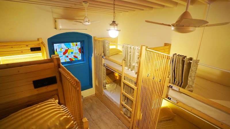 GoSolo Stays - GoSolo Stays Bungalow No. 48, Ground Floor, Khar, Chuim Village, Danda, Khar West, Mumbai, Maharashtra 400052, India