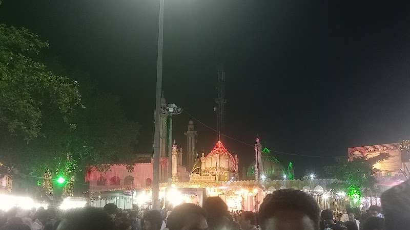 Hazrat Baba Sayyad Insaan Ali Shah R.A. Dargah - Hazrat Baba Sayyad Insaan Ali Shah R.A. Dargah 593H+P6X, Lutra Sharif, Chhattisgarh 495559, India