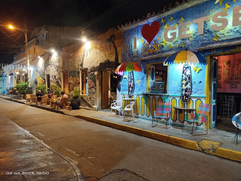 Plaza de la Trinidad - Plaza de la Trinidad, Esquina con, Cl. 29 #174, Getsemaní, Cartagena de Indias, Bolívar, Colombia
