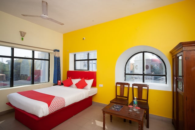 OYO 26168 The Clock Tower Hotel - OYO 26168 The Clock Tower Hotel 1st & 2nd No 478 MG Road, Bussy Street Near Clock Tower Clock Tower, Junction, Chinnakadai, MG Road Area, Puducherry, 605001, India