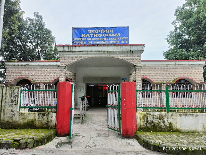 Kathgodam Railway Station - Kathgodam Railway Station 7G8W+PM6, Railway Colony Rd, Kathgodam, Haldwani, Uttarakhand 263126, India