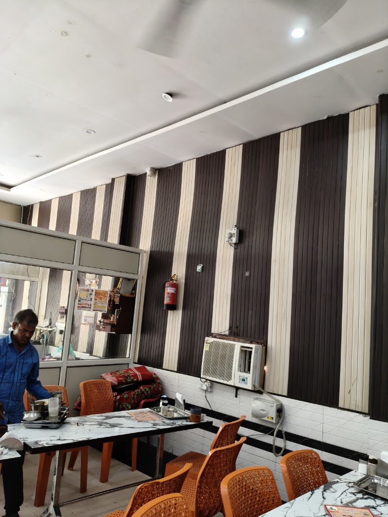 Chaudhary punjabi family dhaba - Chaudhary punjabi family dhaba HJ52+6QP, Atas Bangar, Uttar Pradesh 281504, India