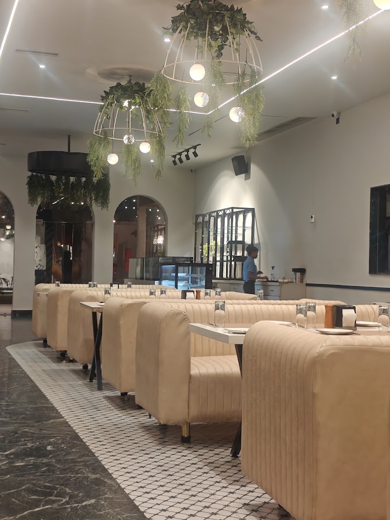Six Degrees - Six Degrees Six Degrees, VIP Rd, Fundahar, Chowk, Raipur, Chhattisgarh 492001, India