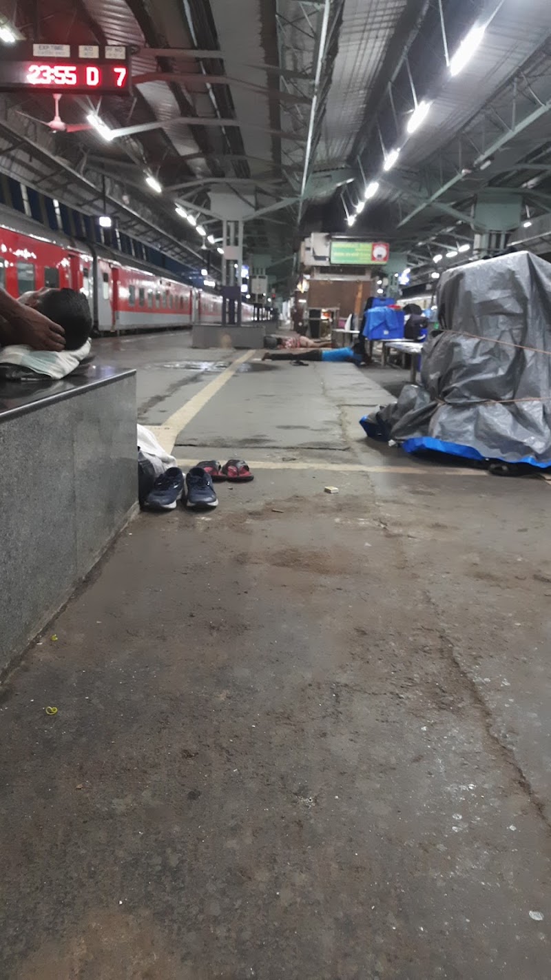 Bandra Railway Terminus - Bandra Railway Terminus, Khatimwadi, Naupada Village, Bandra East, Mumbai, Maharashtra 400051, India