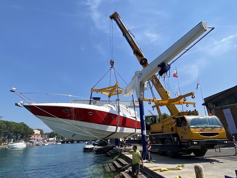 Nautica Pioppi srl - Nautica Pioppi srl Piazza Marina, 1, 37019 Peschiera del Garda VR, Italy
