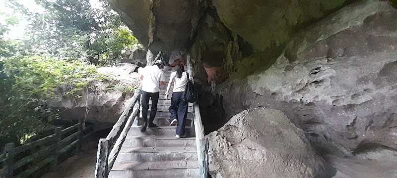 Động Trung Trang - Động Trung Trang, Cat Hai, Hai Phong 05418, Vietnam