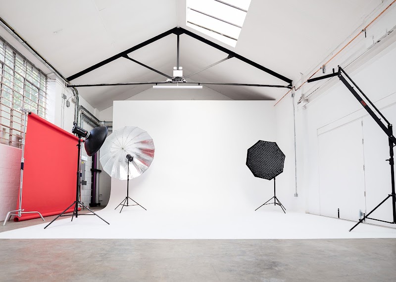 Qube Acton – Recording, Podcast & Photography Studios - Qube Acton – Recording, Podcast & Photography Studios 168 Dukes Rd, London W3 0SL, UK