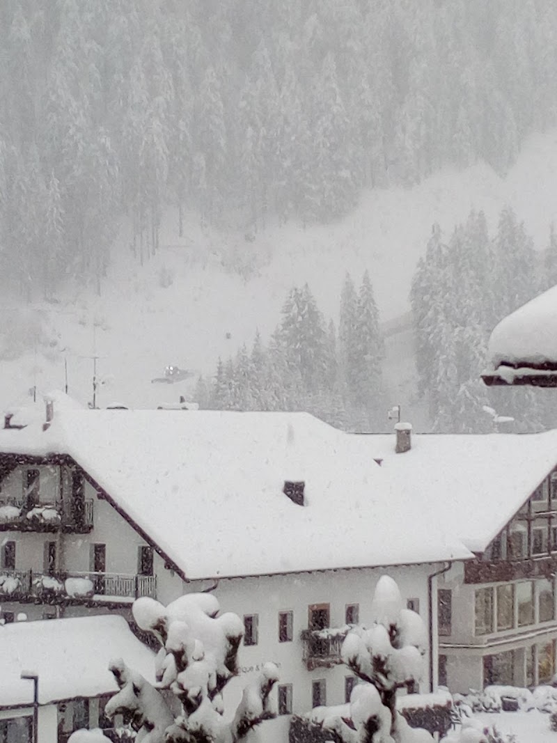 Garnì Puez - Garnì Puez Str. Cisles, 13, 39047 Santa Cristina Valgardena BZ, Italy