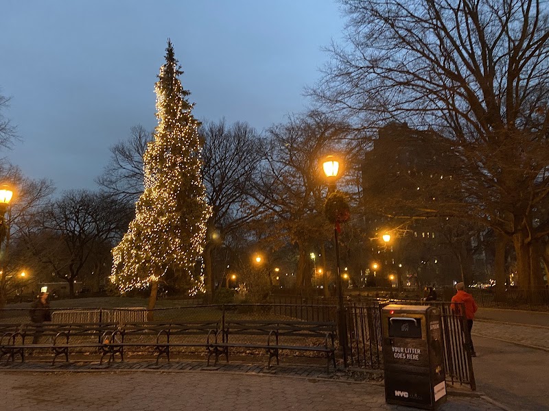 Tompkins Square Park - Tompkins Square Park E 10th St, New York, NY 10009, USA