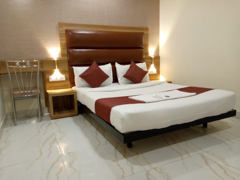 Tri hotel - Tri hotel 90 Feet Rd, Kandivali, Ganesh Nagar, Kandivali West, Mumbai, Maharashtra 400067, India